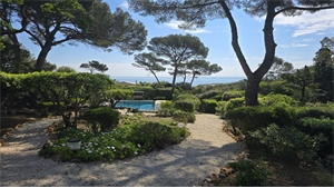 villa à la location saisonniere -   83380  LES ISSAMBRES, surface 120 m2 location saisonniere villa - UBI470989799